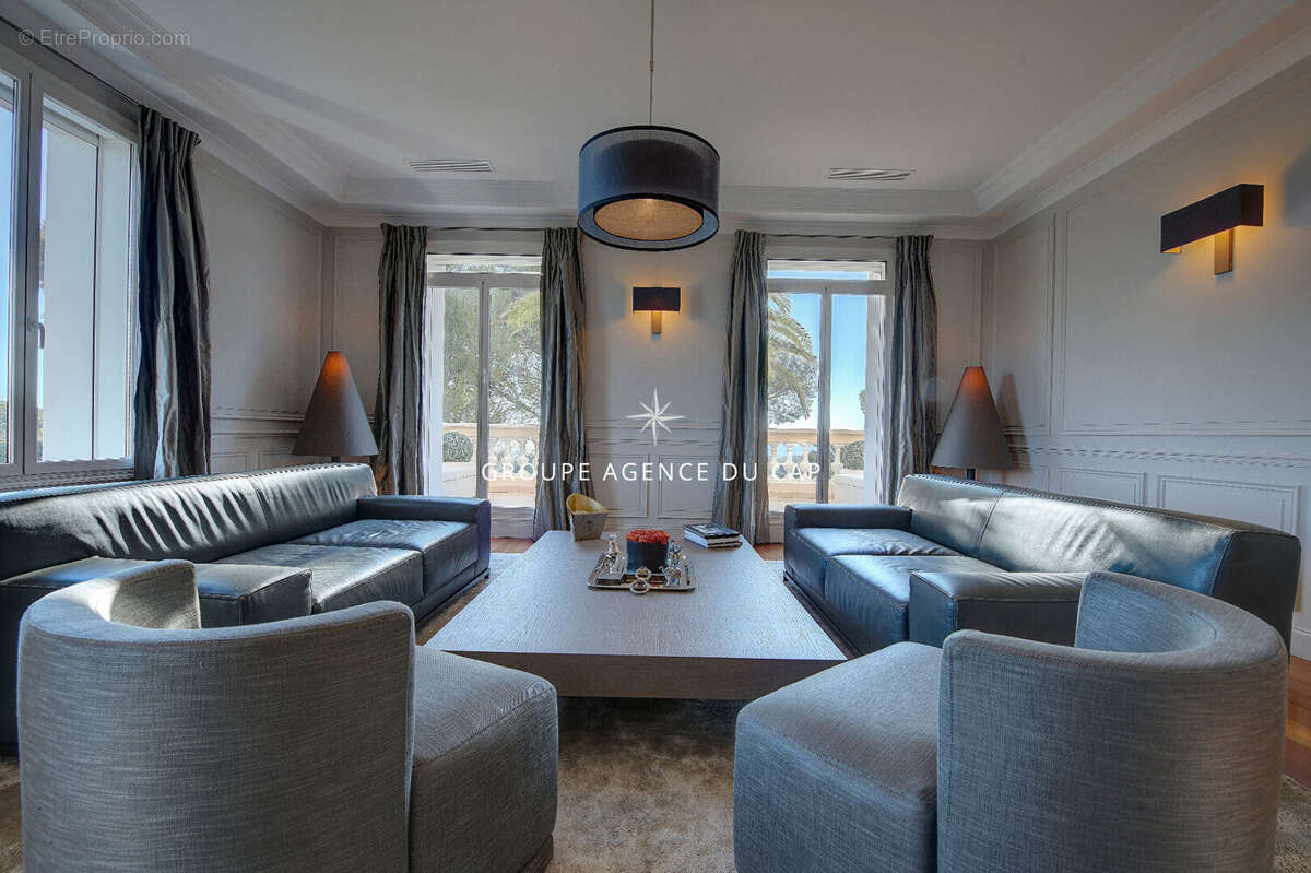 Appartement d'exception à Boulouris 5 pièce(s) 295 m2 vue mer Belle Epoque - photo 10