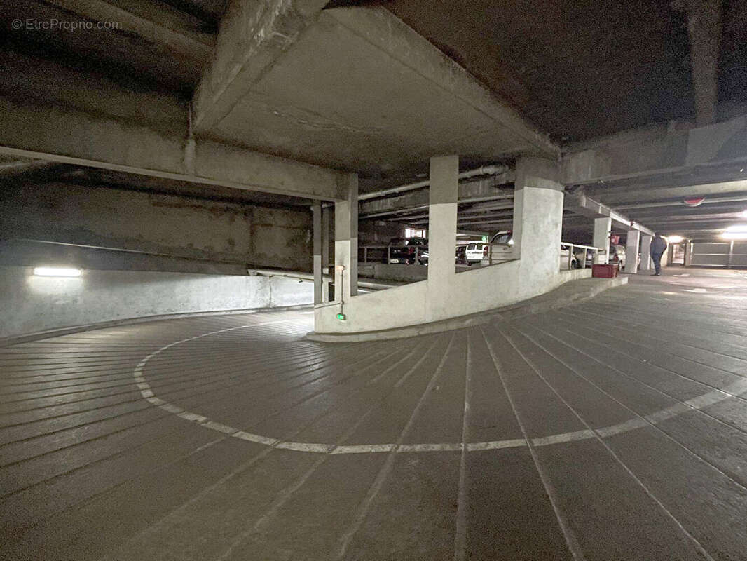 Parking à PARIS-14E