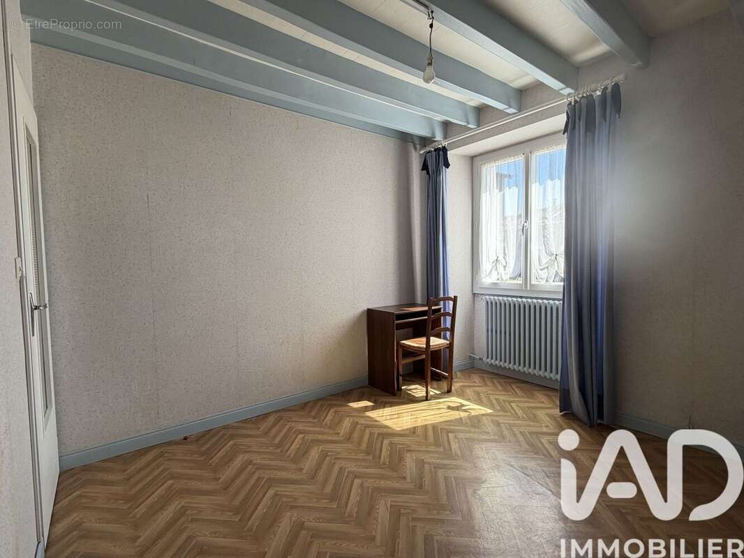 Maison 137 m² à Saint-Hilaire-De-Voust  - photo 9
