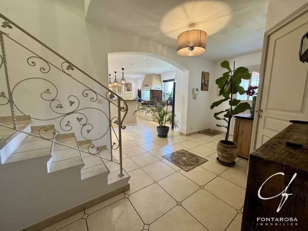 Maison à PUGET-SUR-ARGENS