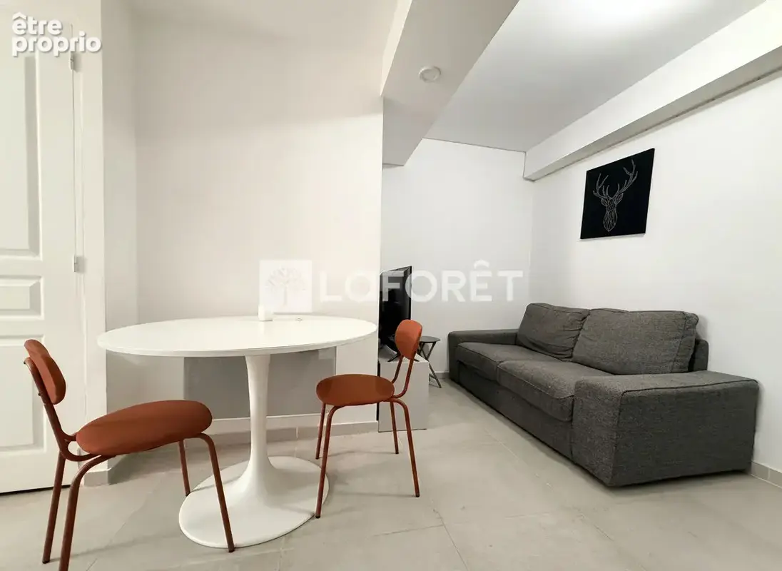 T2 - 29 m2 - Toulon, coeur de ville rénové, à deux pas des Halles - photo 3