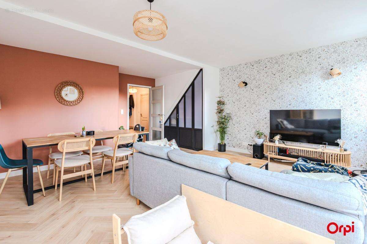 Duplex À Vendre de 108m2 4 chambres avec Exterieurs et Parking - photo 3