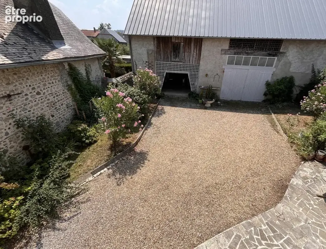 Maison 135 m² à Juillan  - photo 1