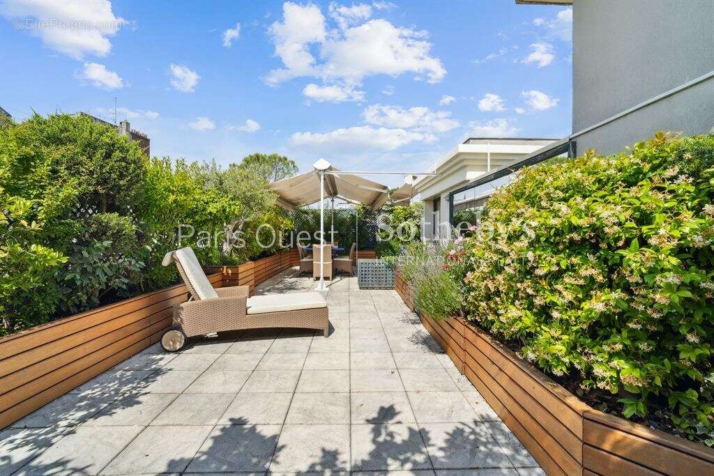 Appartement à NEUILLY-SUR-SEINE