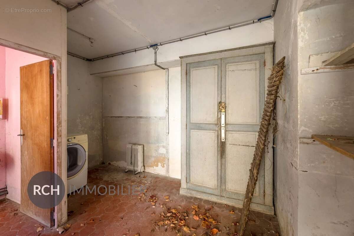 Maison à LA QUEUE-LES-YVELINES