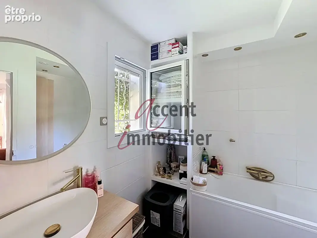 Mollégès, magnifique villa de plain pied avec piscine chauffée et garage - photo 12