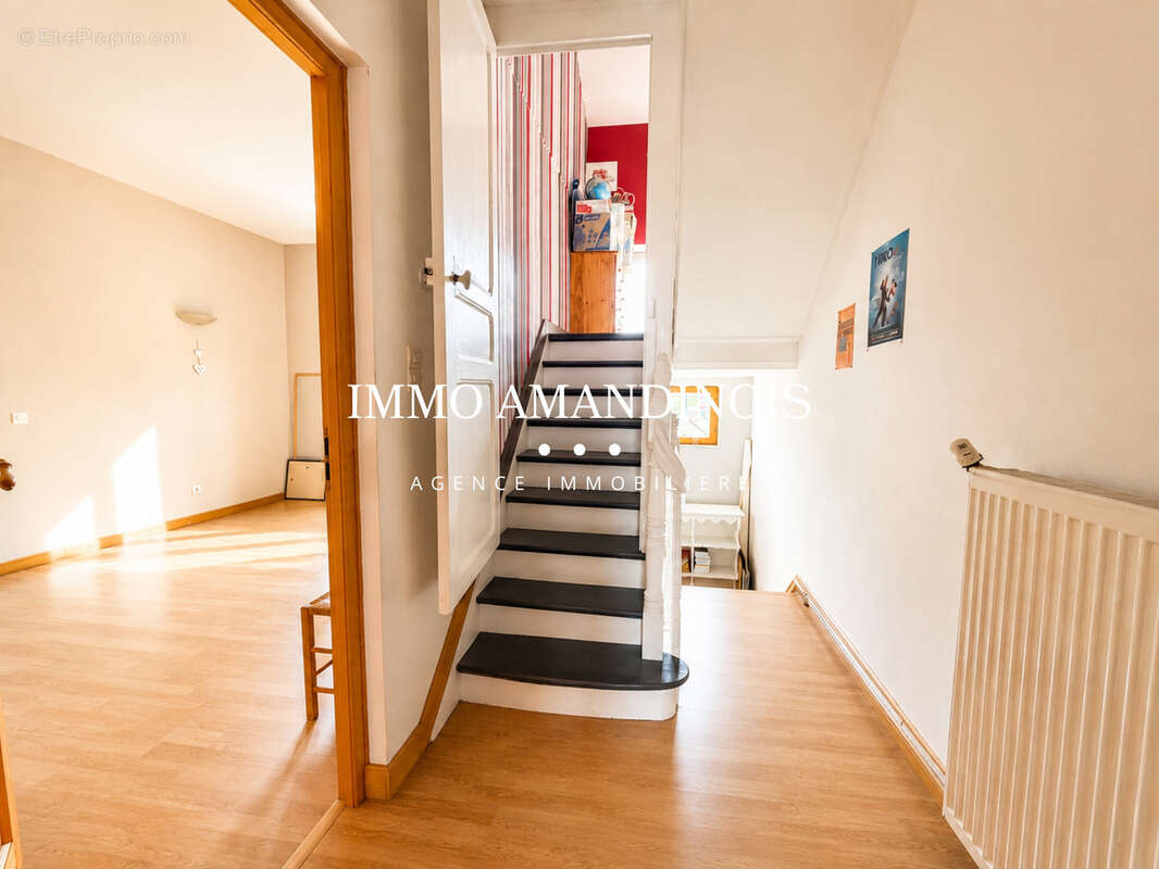 Maison de ville à Saint-Amand-les-Eaux, bâtie sur 952 m2. - photo 12