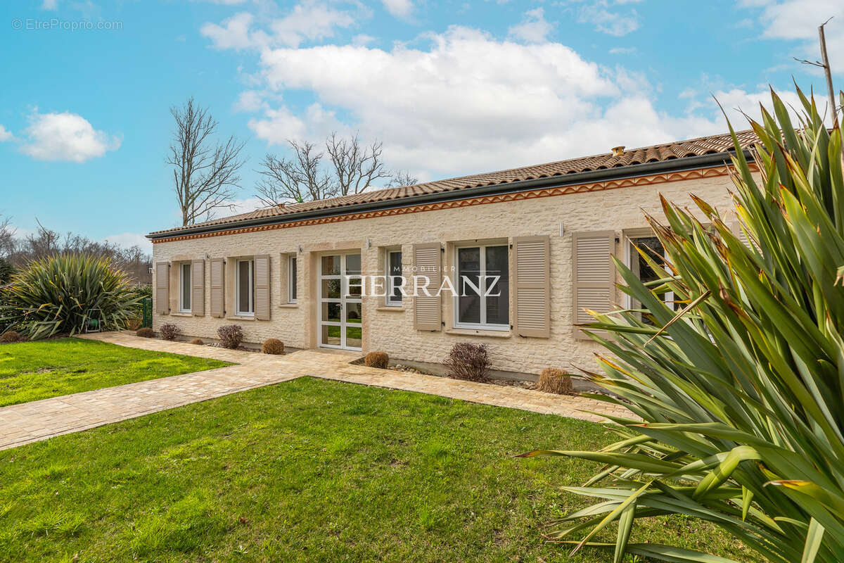 Maison à SAINT-SULPICE-ET-CAMEYRAC
