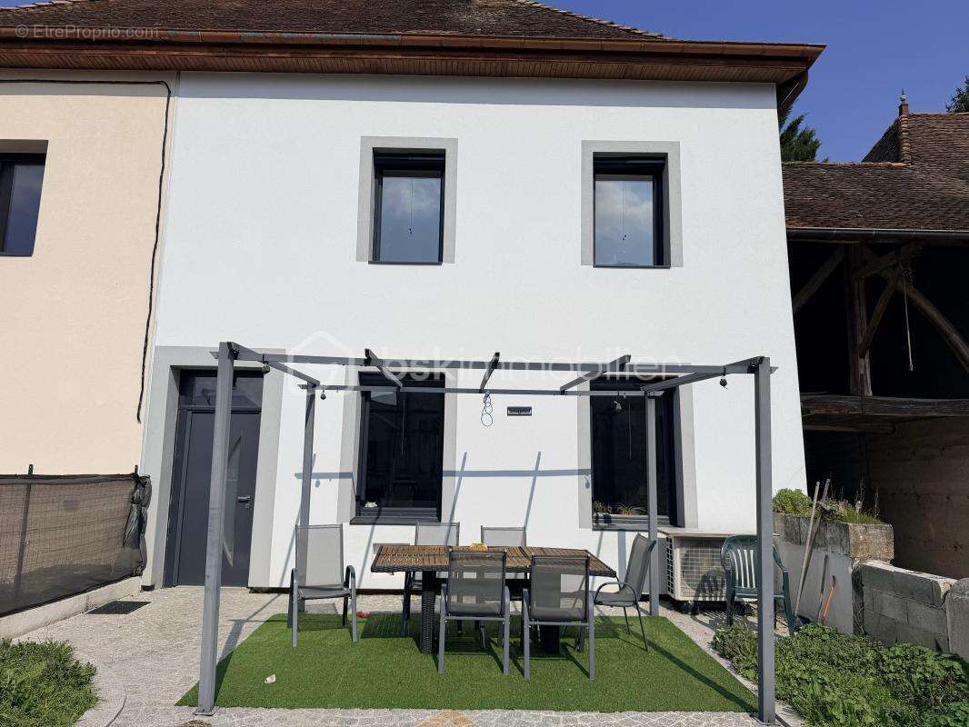 Maison à SAINT-VICTOR-DE-MORESTEL