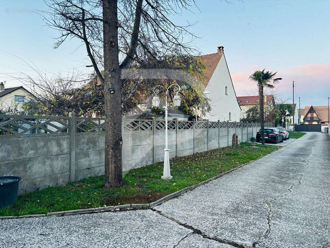 Maison à SARTROUVILLE