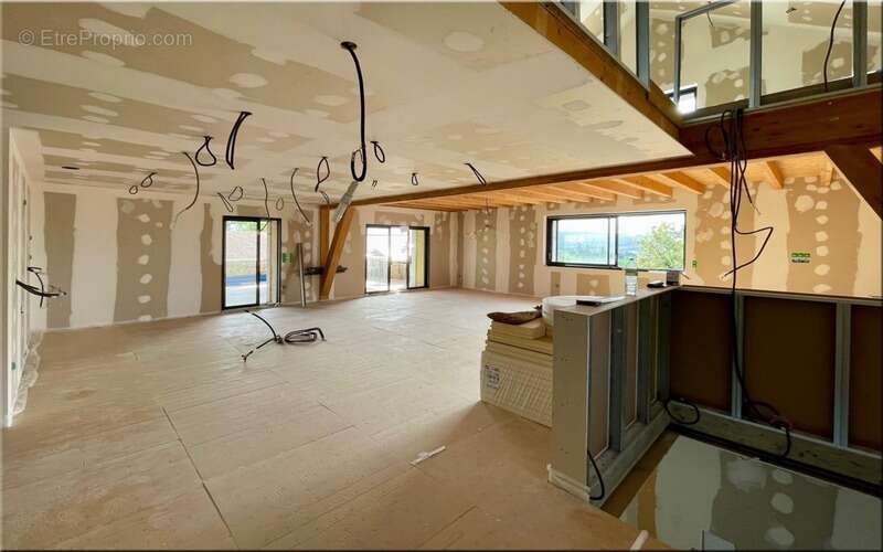 Maison à CHALLONGES