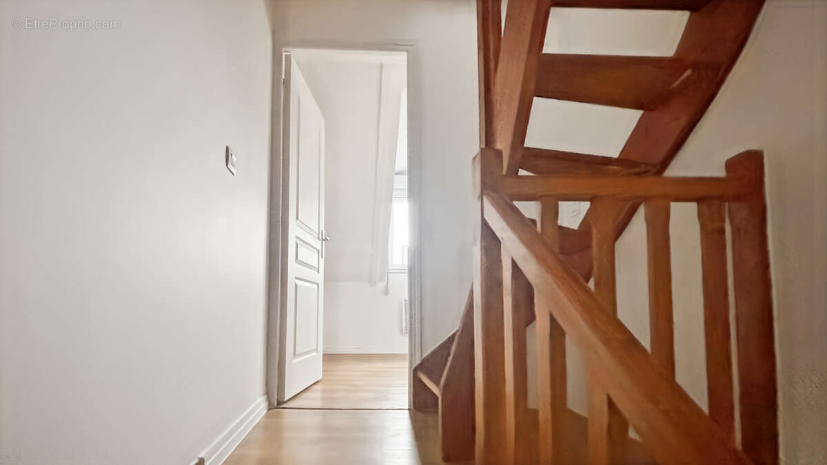 Appartement à NEAUPHLE-LE-CHATEAU