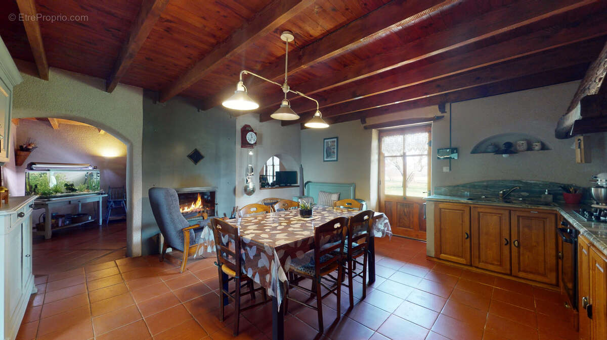 Maison à CHANOZ-CHATENAY