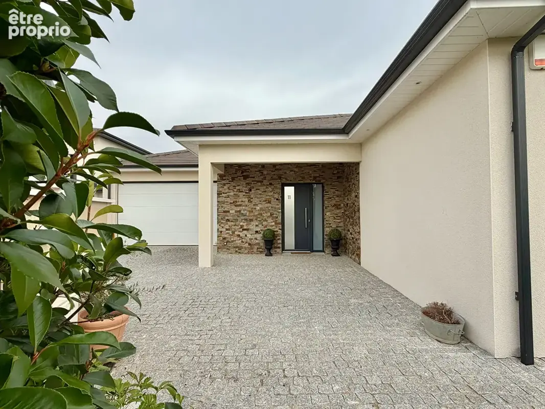Villa Villette D Anthon 8 pièce(s) 256.40 m2 - photo 2