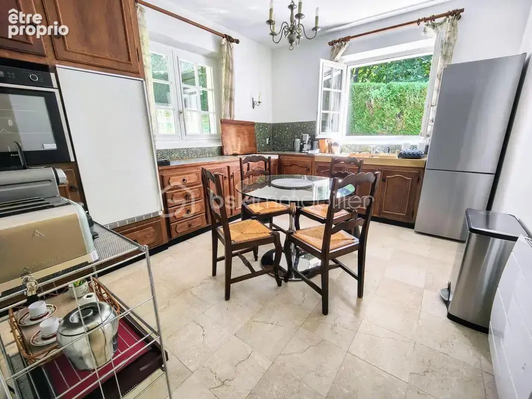 Maison d'exception dans un parc boisé privé avec tennis - photo 5