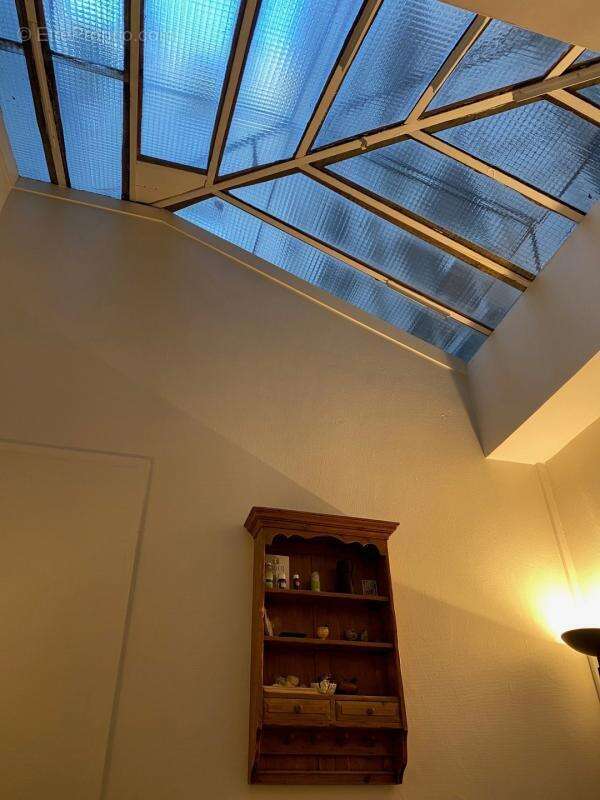 Commerce à PARIS-9E