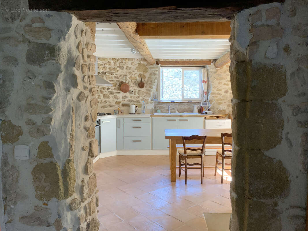 Charmante maison de village en pierres avec terrasse. - photo 2