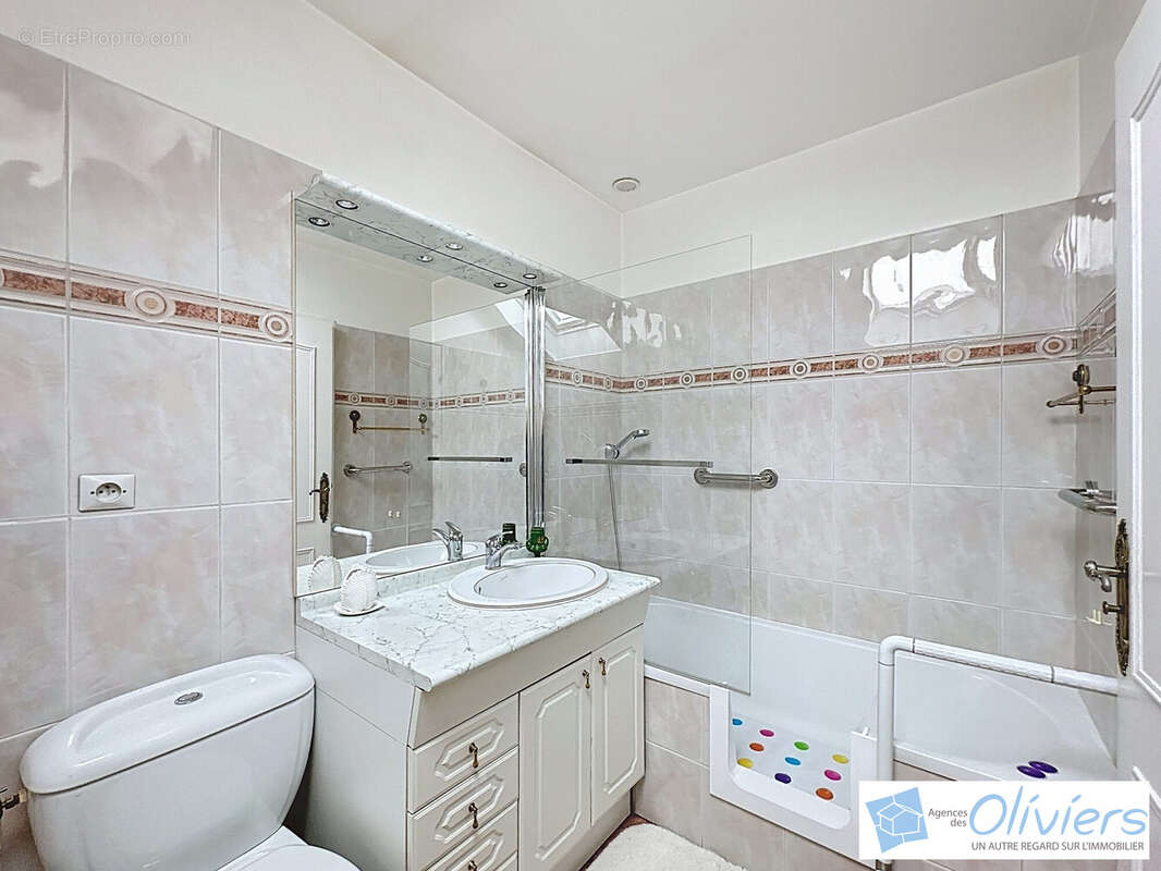 Maison à VOISINS-LE-BRETONNEUX