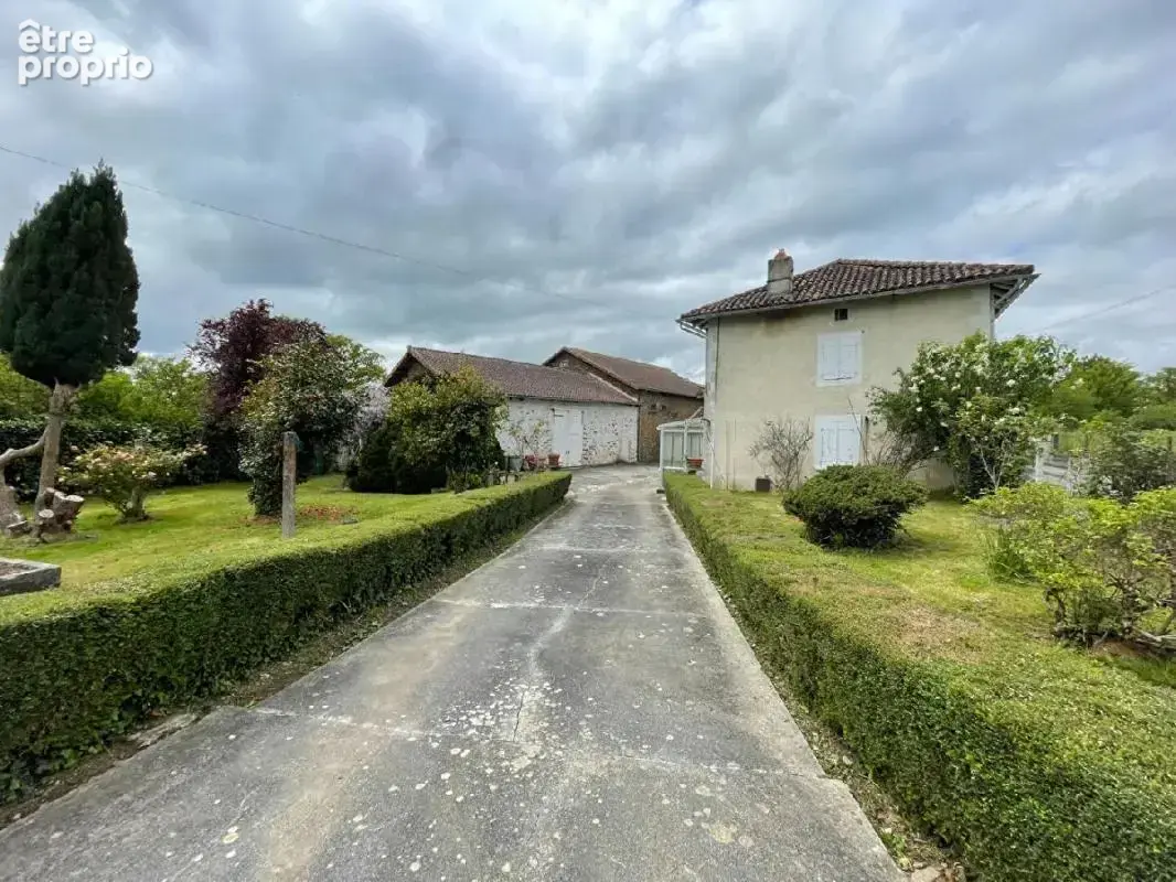 Maison à ORADOUR-SUR-VAYRES