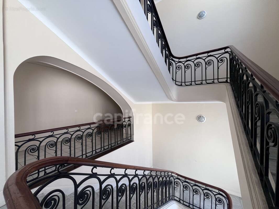 Appartement de caractère avec vue  – Place Verdun à Tarbes - photo 13