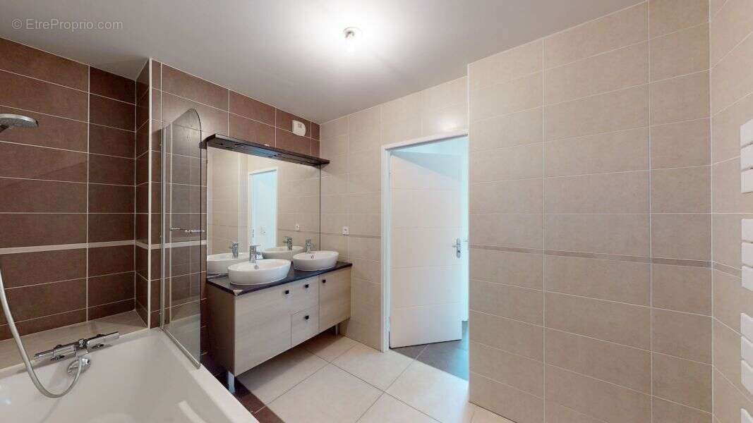 Appartement à MARSEILLE-4E