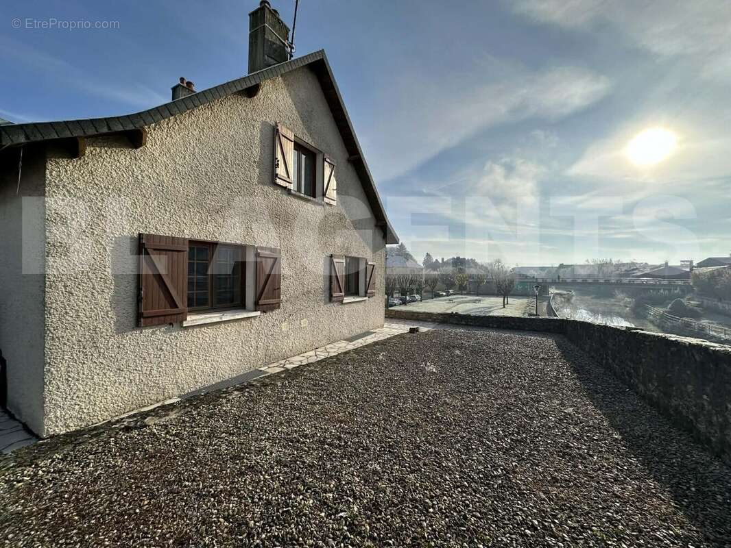 a2ef36db-cba2-48a7-9aa8-ca6962af1451 - Maison à MOUZON