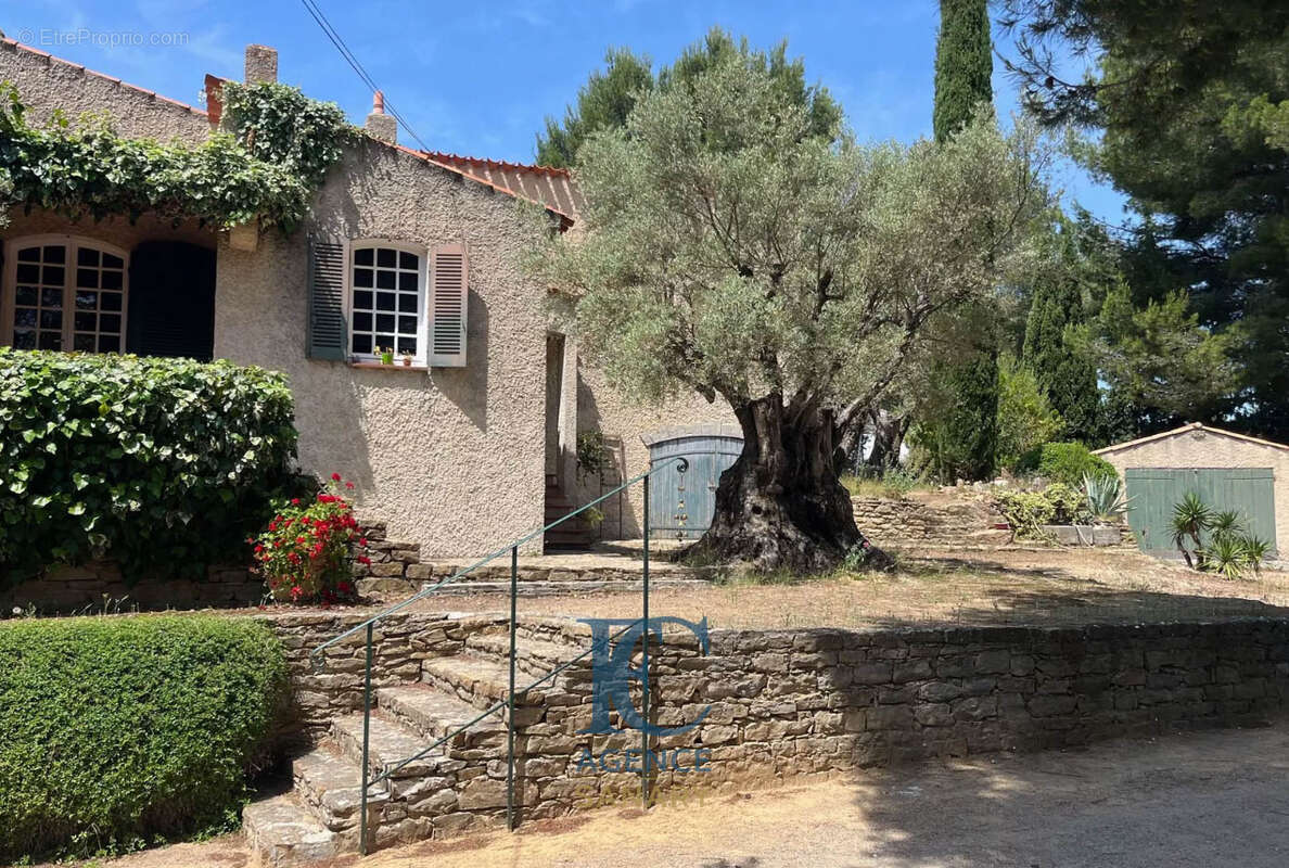 Maison à SAINT-CYR-SUR-MER