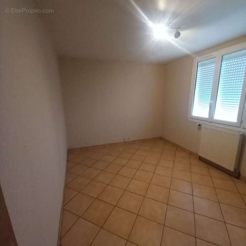 Maison à SAINT-PIERRE-LES-NEMOURS