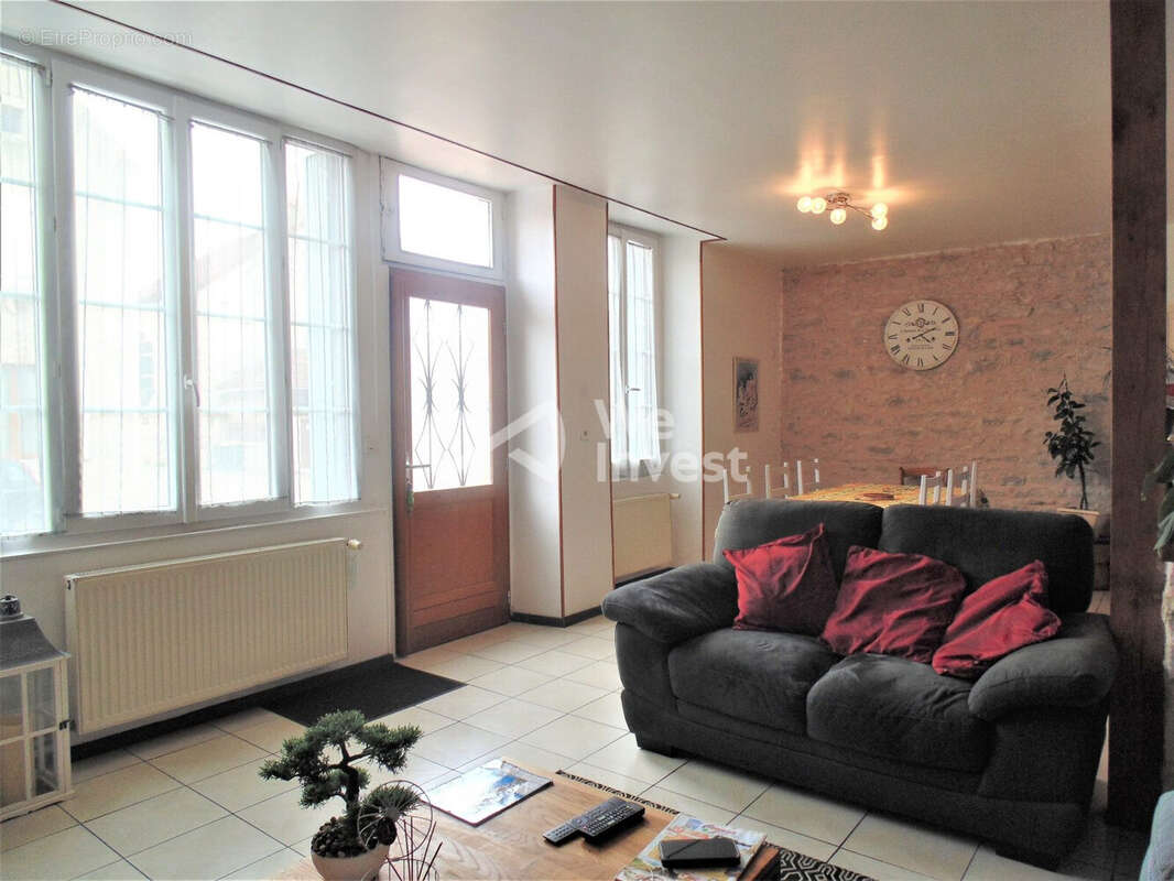 Maison à JOUX-LA-VILLE