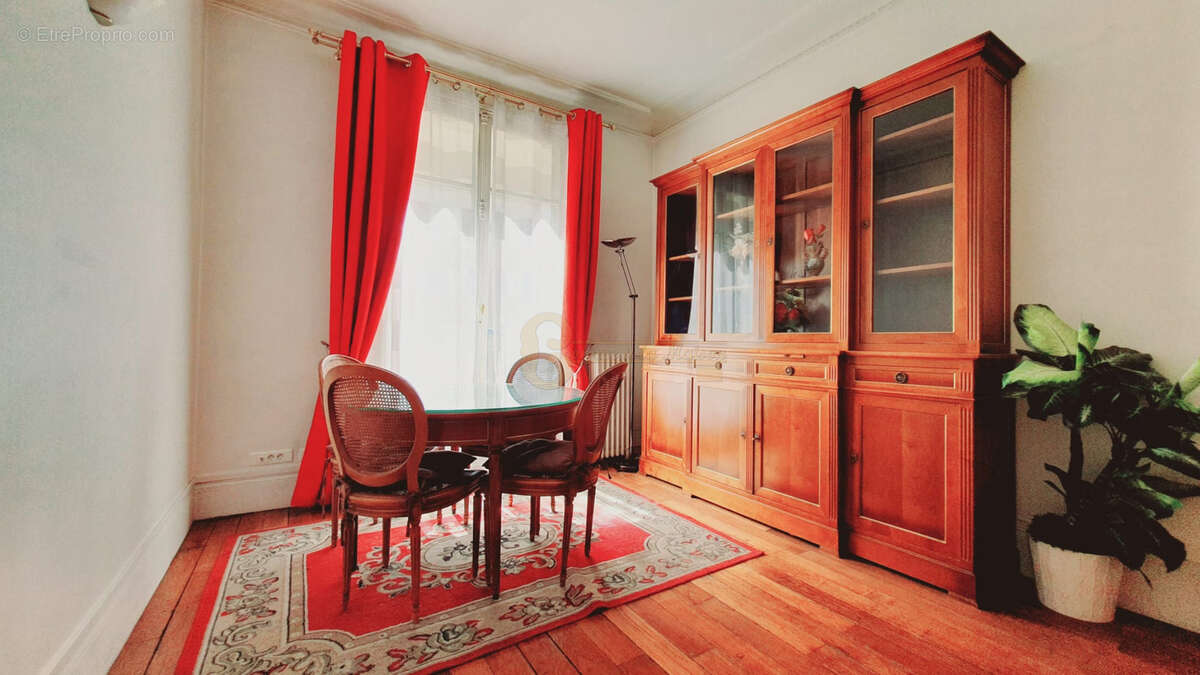 Appartement à PARIS-8E