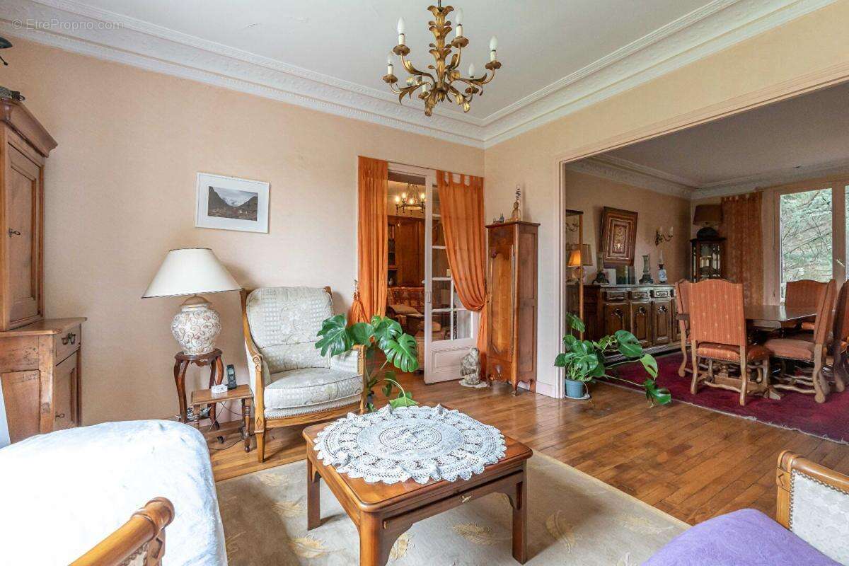 Maison à SAINT-MAUR-DES-FOSSES