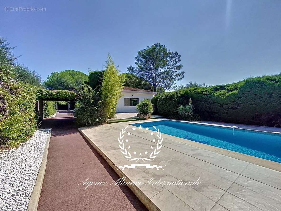 Maison à MOUGINS