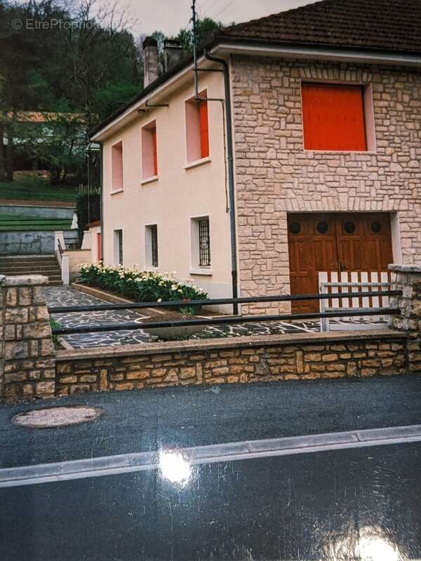 Maison à NOTRE-DAME-DE-SANILHAC