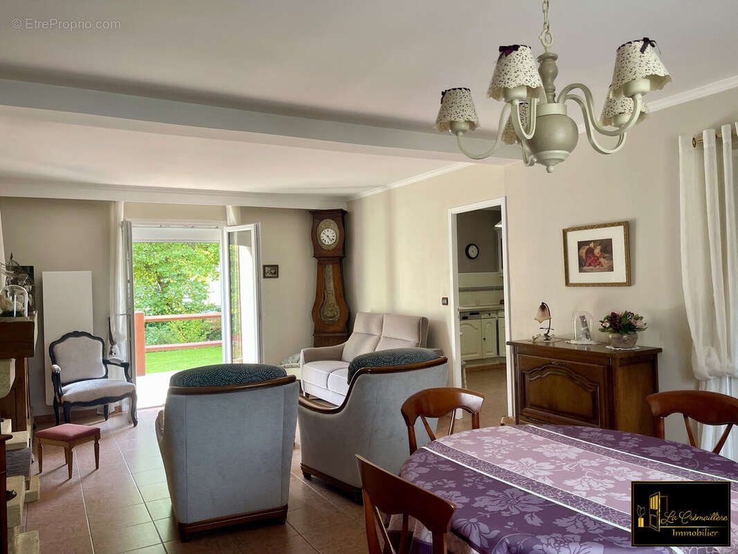 Maison à SAINT-CHERON