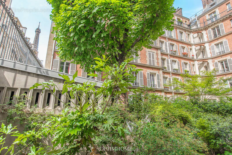Appartement à PARIS-7E