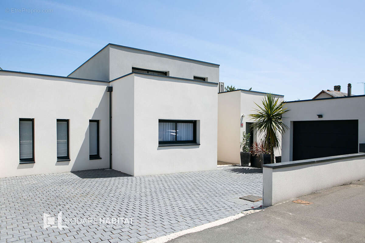 Maison à MONTREUIL-JUIGNE