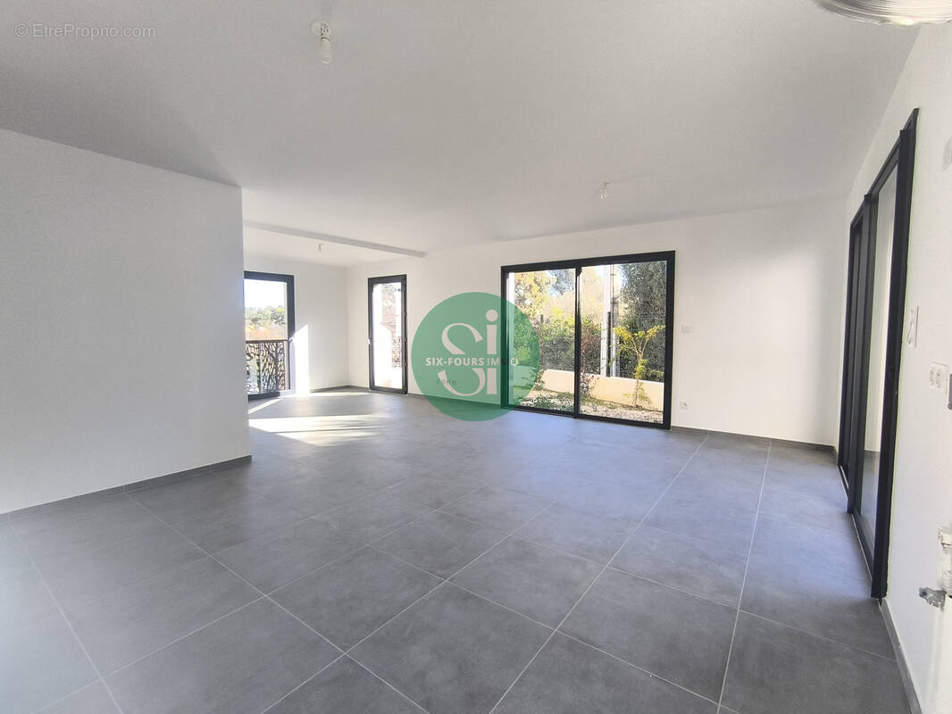 Appartement à SIX-FOURS-LES-PLAGES