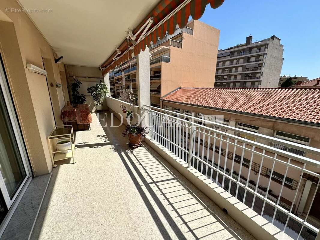 Spacieux deux pièces en excellent état avec splendide terrasse, cave et grand parking en sous-sol - photo 19