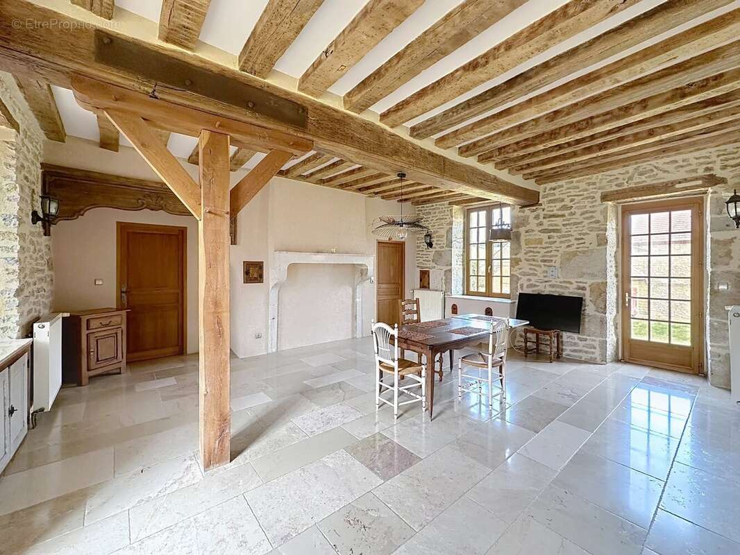 Maison à VILLARS-ET-VILLENOTTE