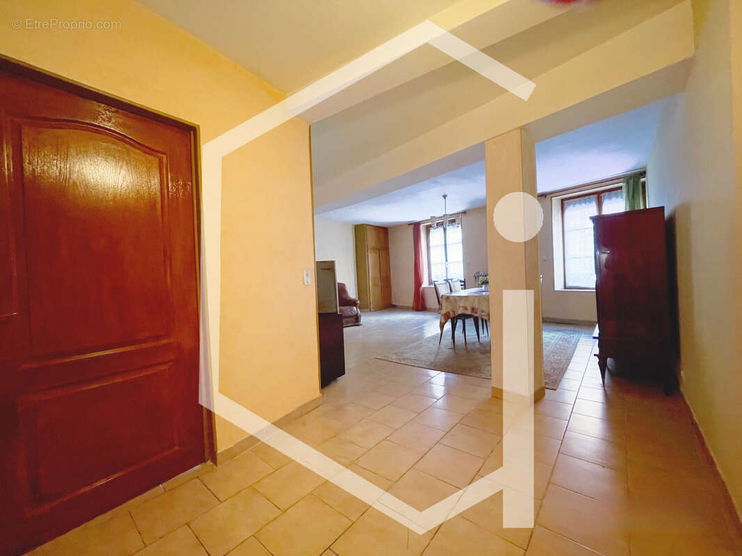 Maison à ENTRAINS-SUR-NOHAIN