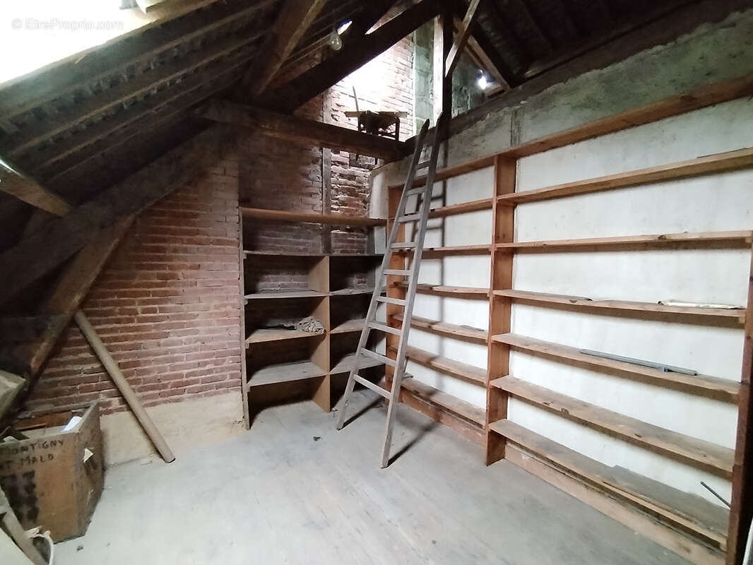 Maison à LOUVIGNE-DU-DESERT