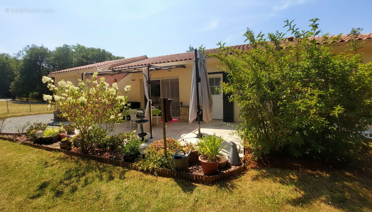 Maison 135m² au calme sans travaux, 4 chambres, garage et carport, terrain plat environ 2500m² à Meyrals - photo 20