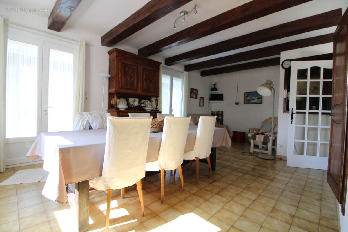 Maison à ALLEGRE-LES-FUMADES