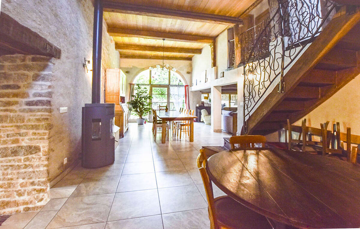 Maison 234 m2 Pleine de Charme et de cachet - photo 8