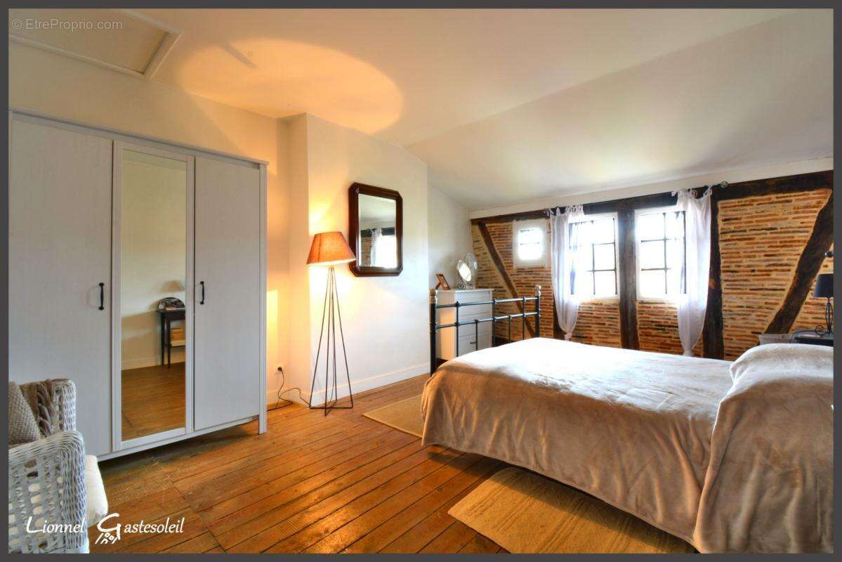 Maison à vendre 3/4 chambres à colombages au cœur de la bastide, idéale pour vivre ou investir à deux pas de la Dordogne à SAINT - photo 11