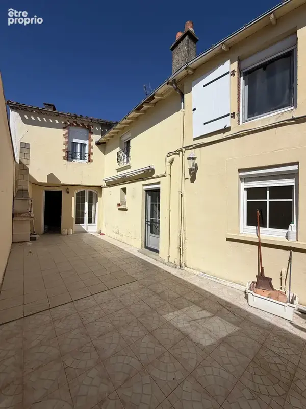 AIZENAY, maison de ville 3 chbres + bureau avec cour - photo 16
