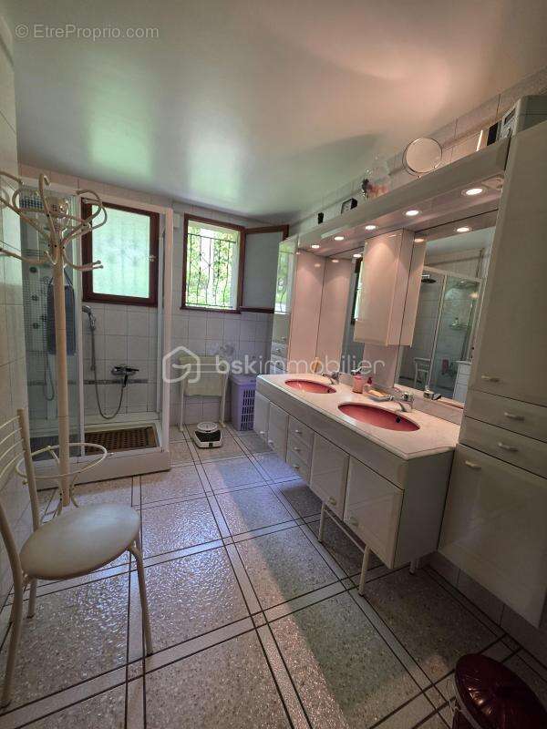 Maison à SAINTE-COLOMBE-EN-BRUILHOIS