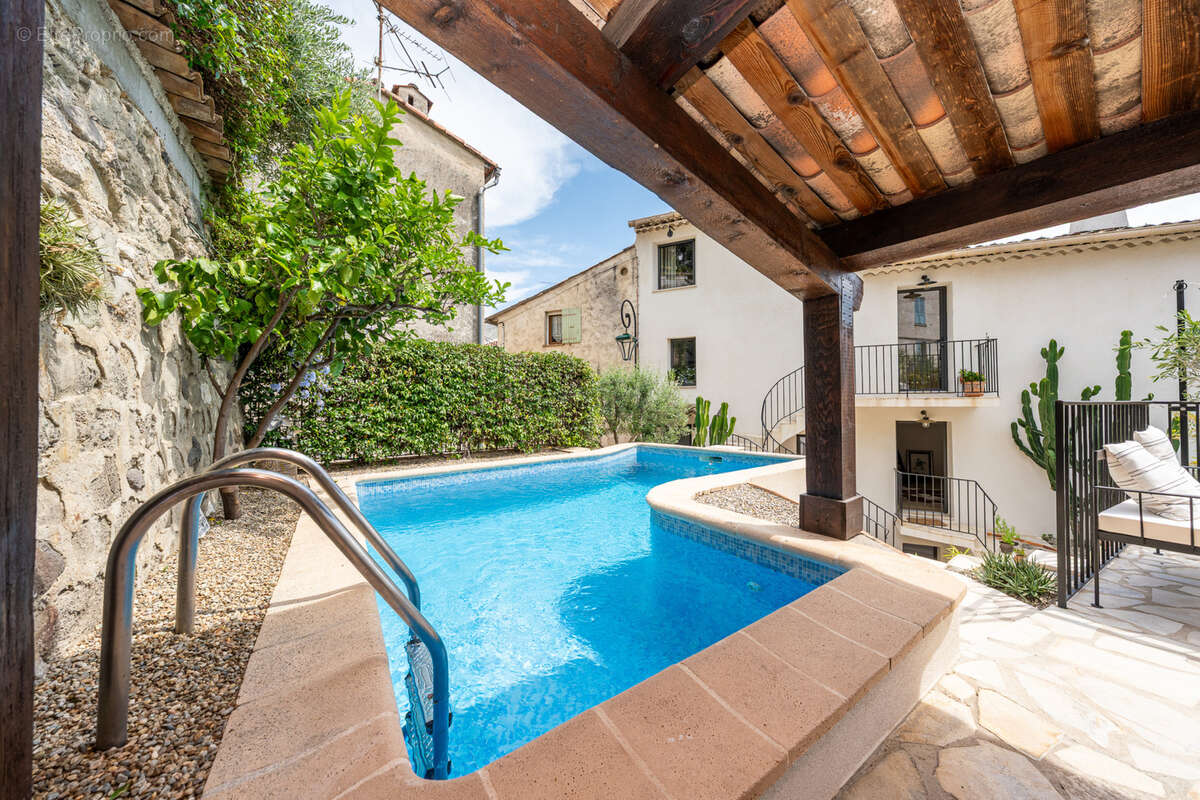 Maison à VILLENEUVE-LOUBET