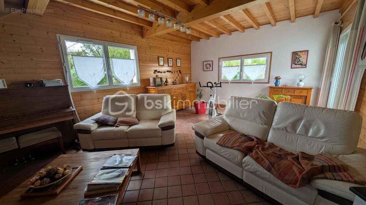 Exclusivité :  Maison rénovée avec grange et terrain constructible en sus (offert) - photo 9