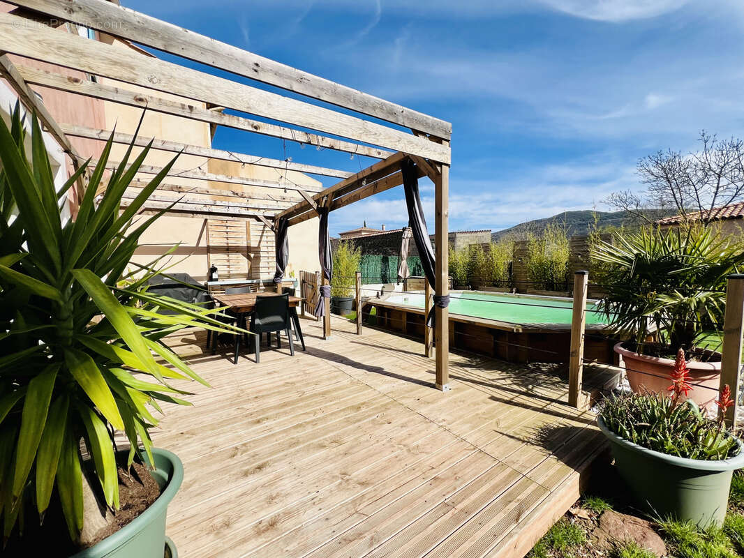 Vente villa T4 de 90m2 avec piscine sur un terrain de 206m2 - photo 2
